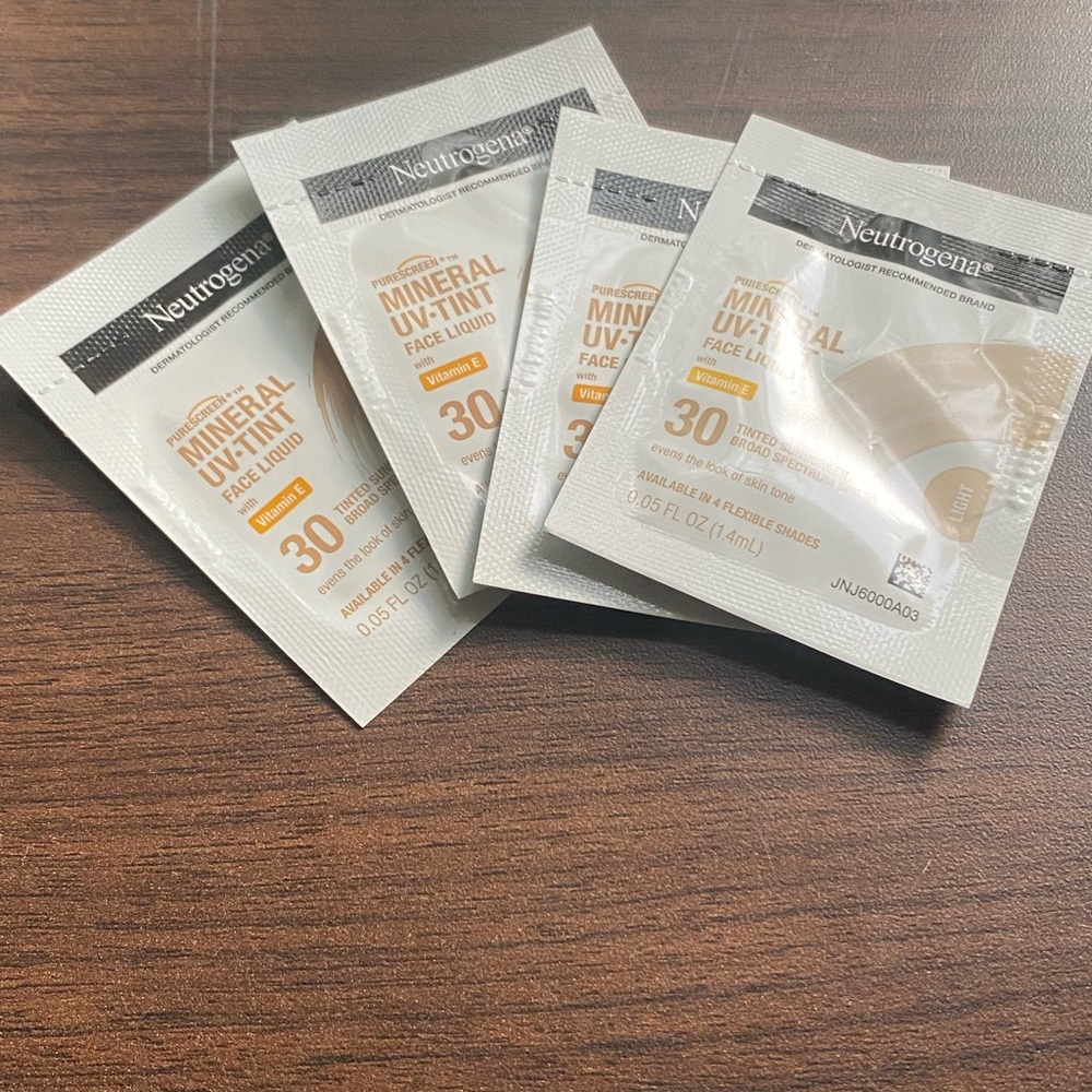 4 sample size Neutrogena Cream tinted 30 tinted face liquid Suncare